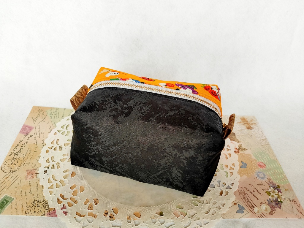 ハロウィンのキラキラ⭐キャラメルポーチ(ハロウィンパーティー)