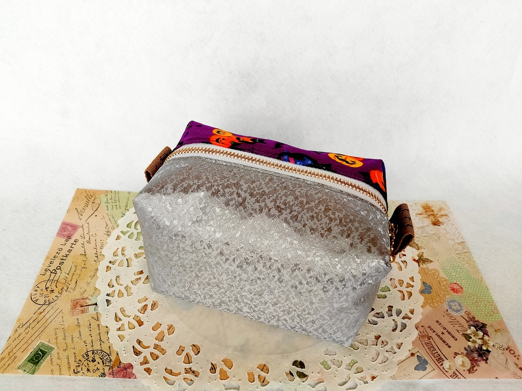 ハロウィンのキラキラ⭐キャラメルポーチ(ネコちゃんハロウィン)