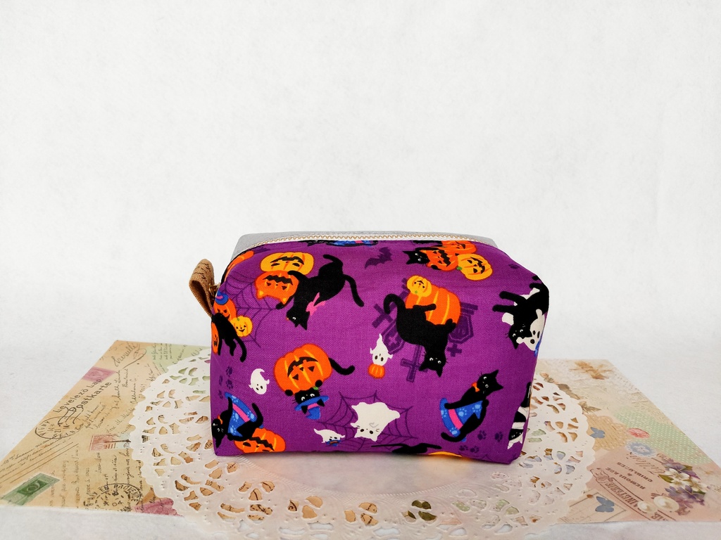 ハロウィンのキラキラ⭐キャラメルポーチ(ネコちゃんハロウィン)