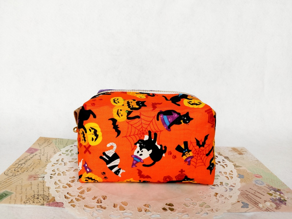 ハロウィンのキラキラ⭐キャラメルポーチ(ネコちゃんハロウィン)