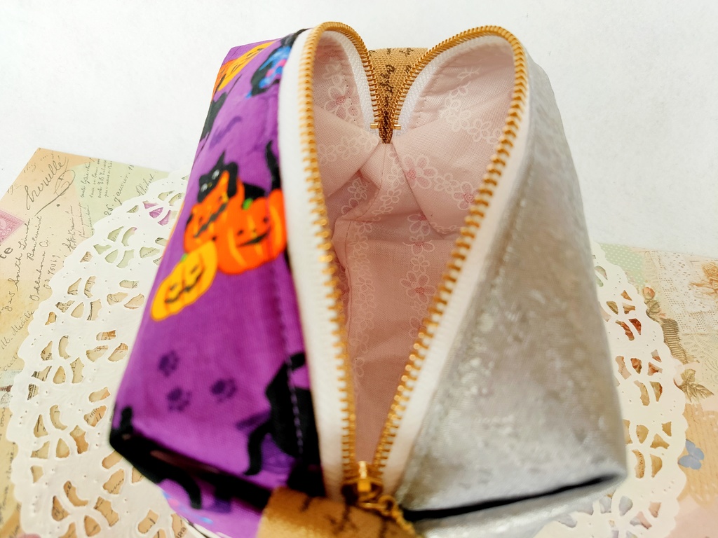 ハロウィンのキラキラ⭐キャラメルポーチ(ネコちゃんハロウィン)