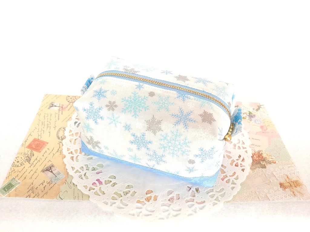 雪の結晶❅キラキラ⭐キャラメルポーチ