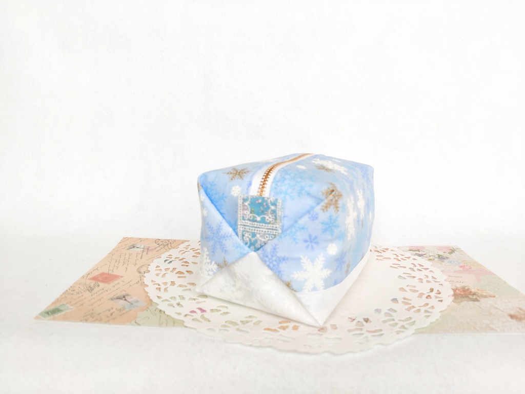 雪の結晶❅キラキラ⭐キャラメルポーチ