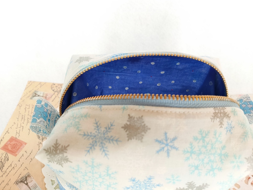 雪の結晶❅キラキラ⭐キャラメルポーチ