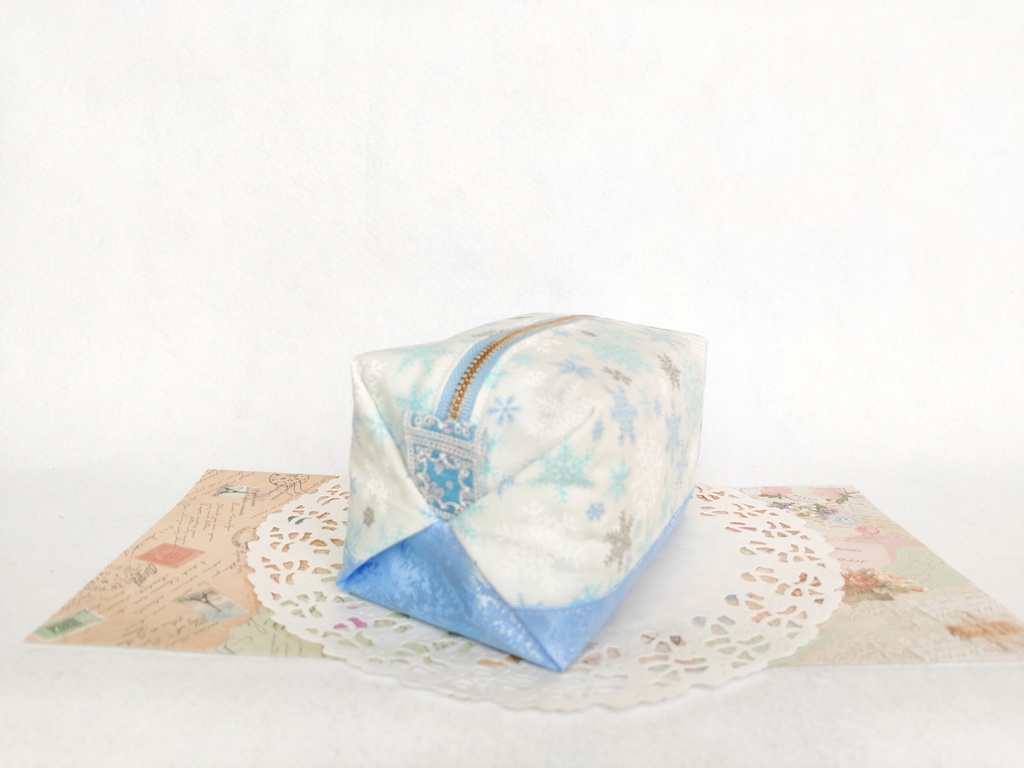 雪の結晶❅キラキラ⭐キャラメルポーチ