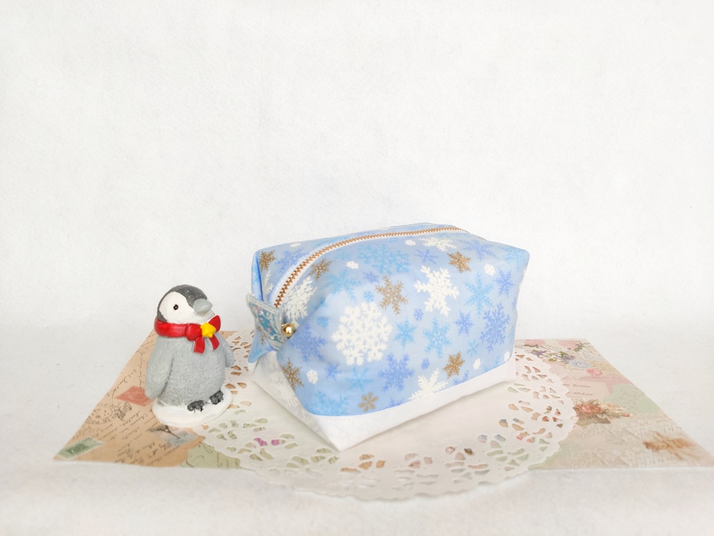 雪の結晶❅キラキラ⭐キャラメルポーチ