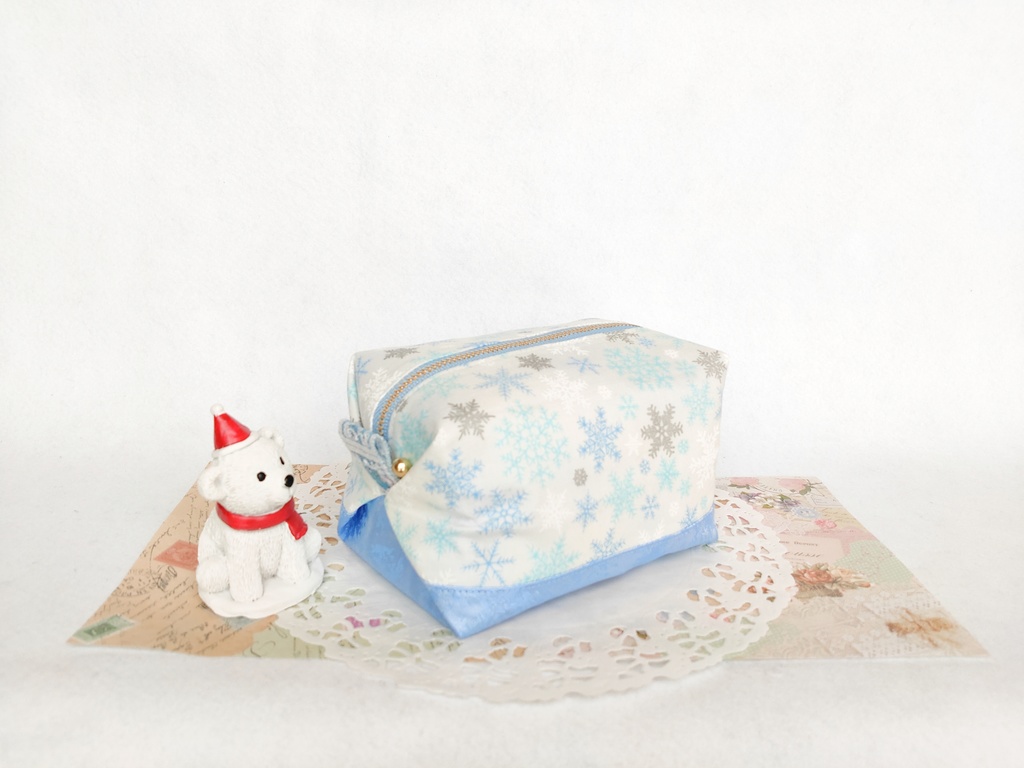 雪の結晶❅キラキラ⭐キャラメルポーチ