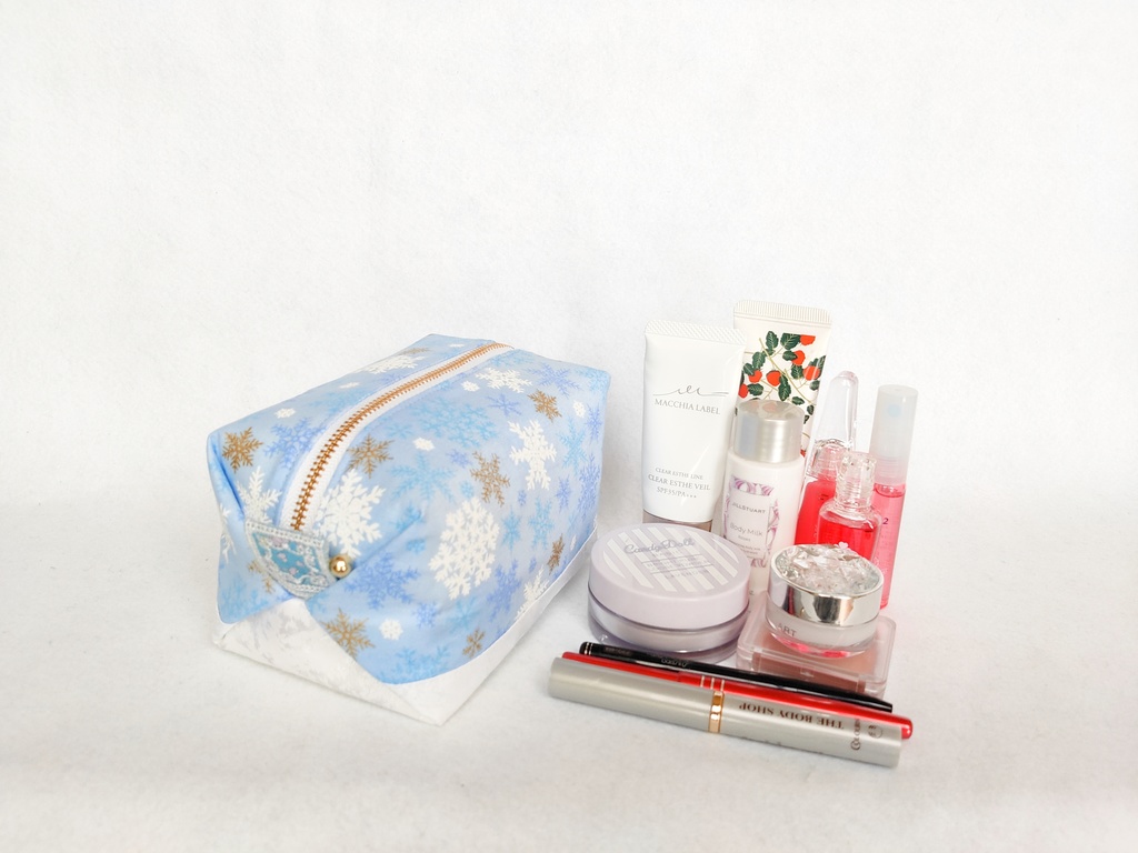 雪の結晶❅キラキラ⭐キャラメルポーチ