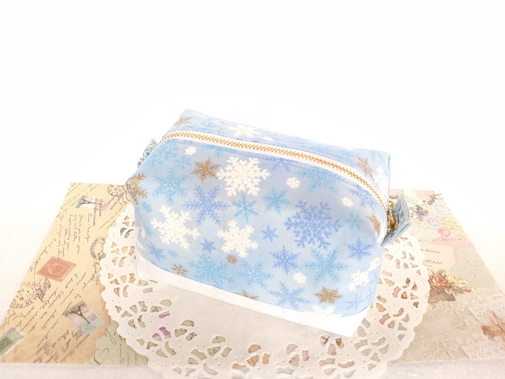 雪の結晶❅キラキラ⭐キャラメルポーチ