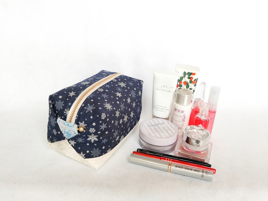 雪の結晶❅キラキラ⭐キャラメルポーチ(ネイビー)