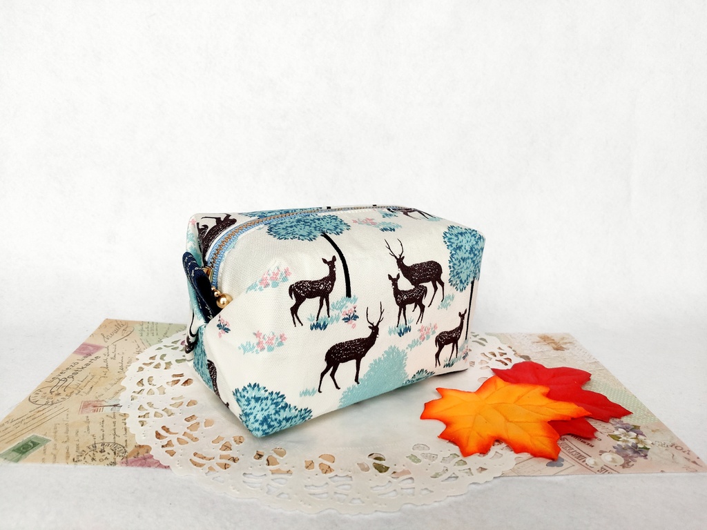 鹿さんキャラメルポーチ