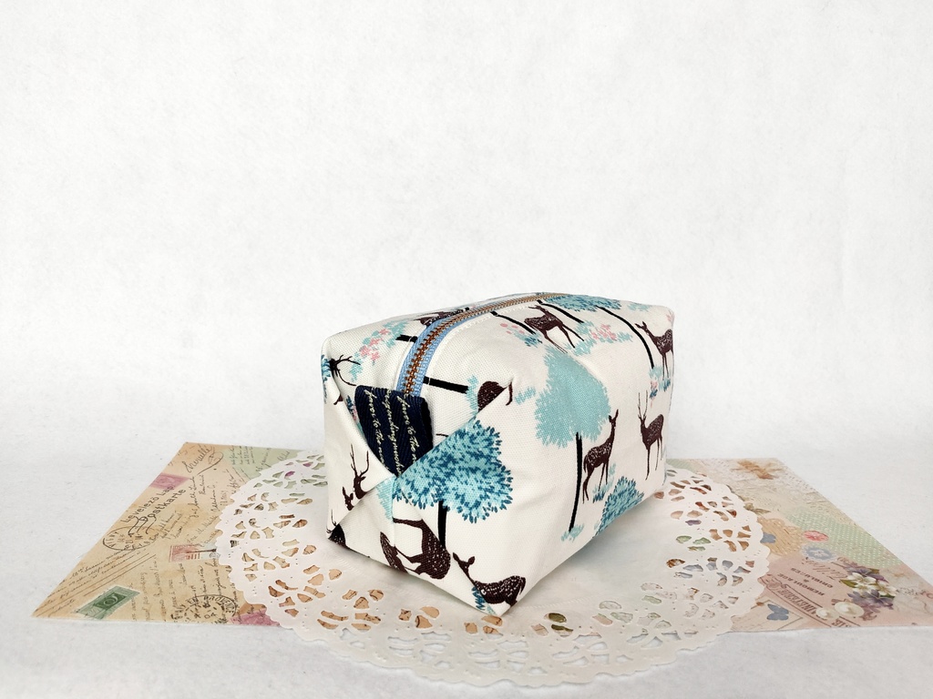 鹿さんキャラメルポーチ