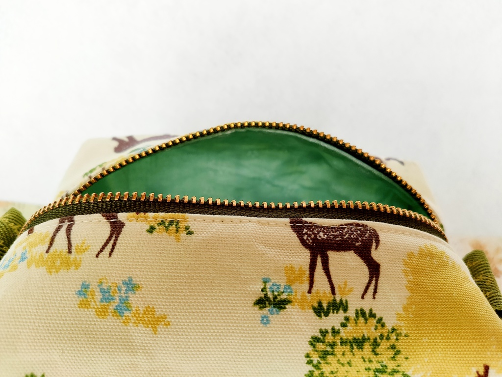 鹿さんキャラメルポーチ