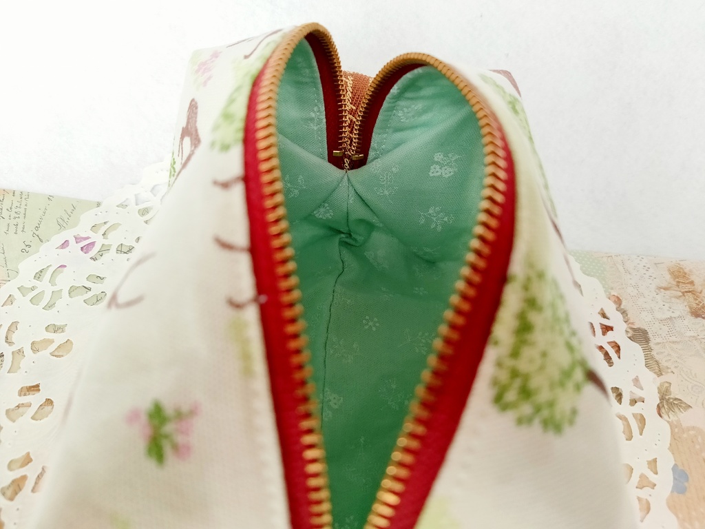 鹿さんキャラメルポーチ