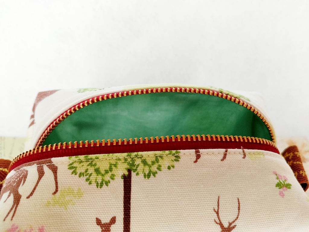 鹿さんキャラメルポーチ