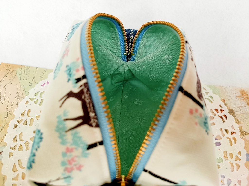 鹿さんキャラメルポーチ