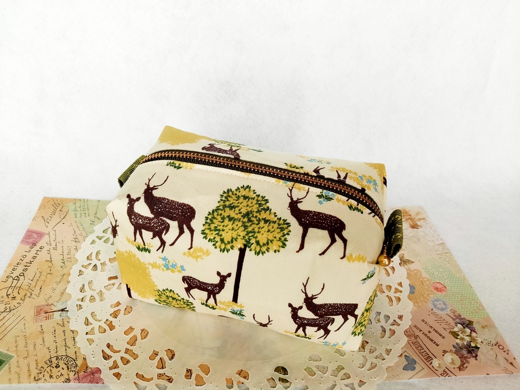 鹿さんキャラメルポーチ