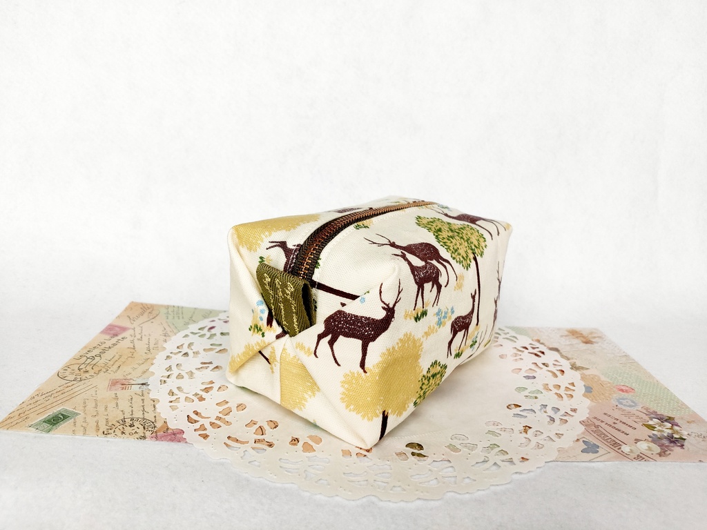 鹿さんキャラメルポーチ