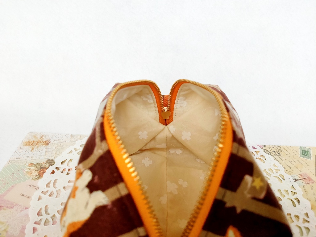 子犬のキャラメルポーチ