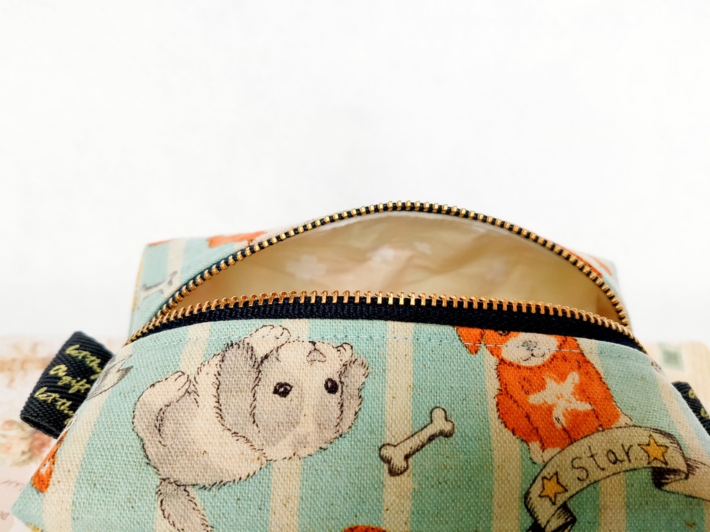 子犬のキャラメルポーチ