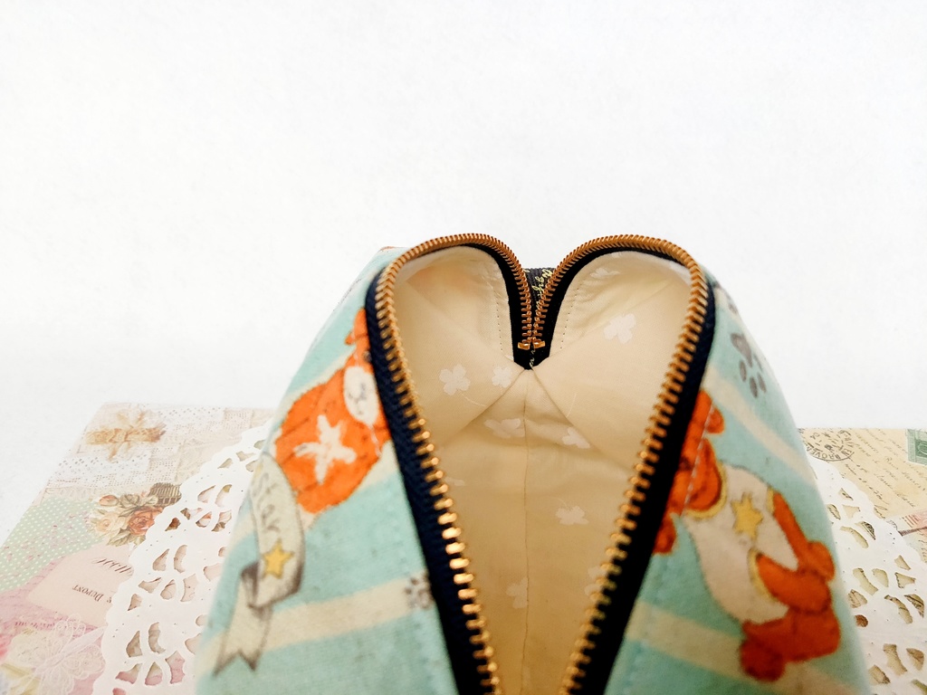 子犬のキャラメルポーチ