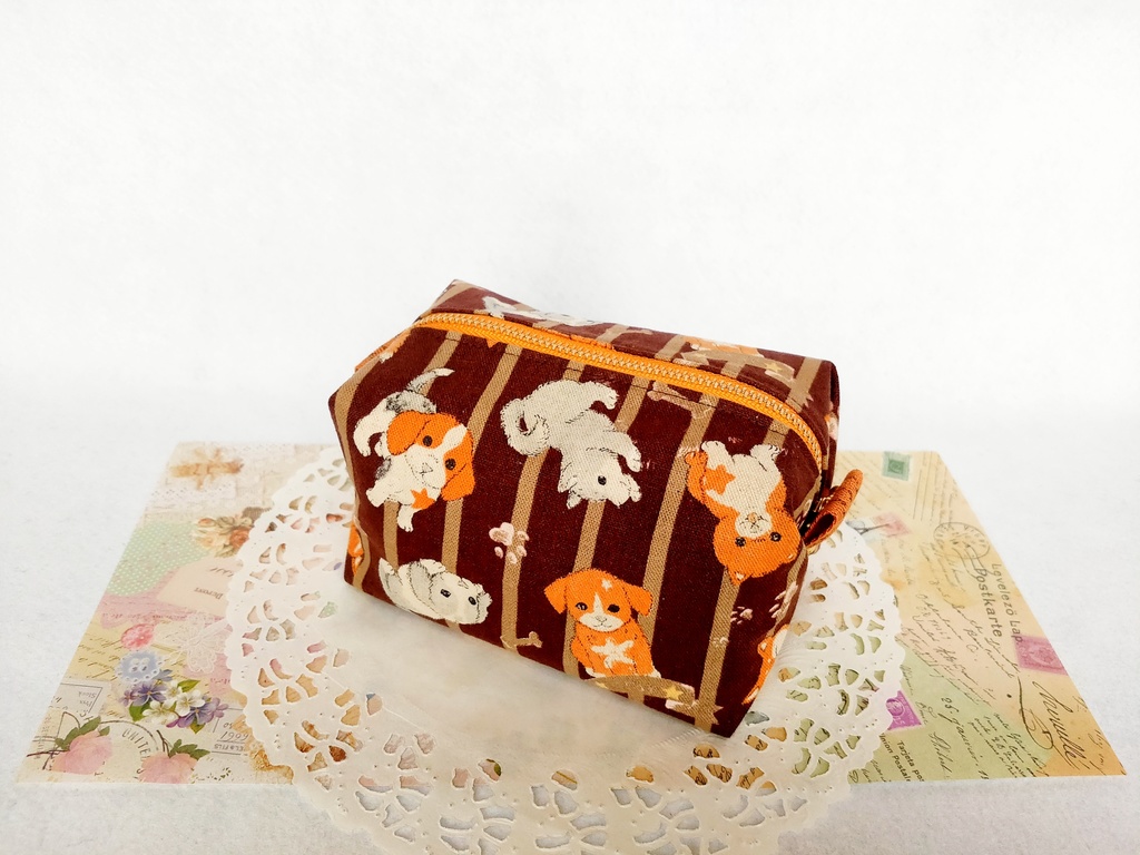 子犬のキャラメルポーチ