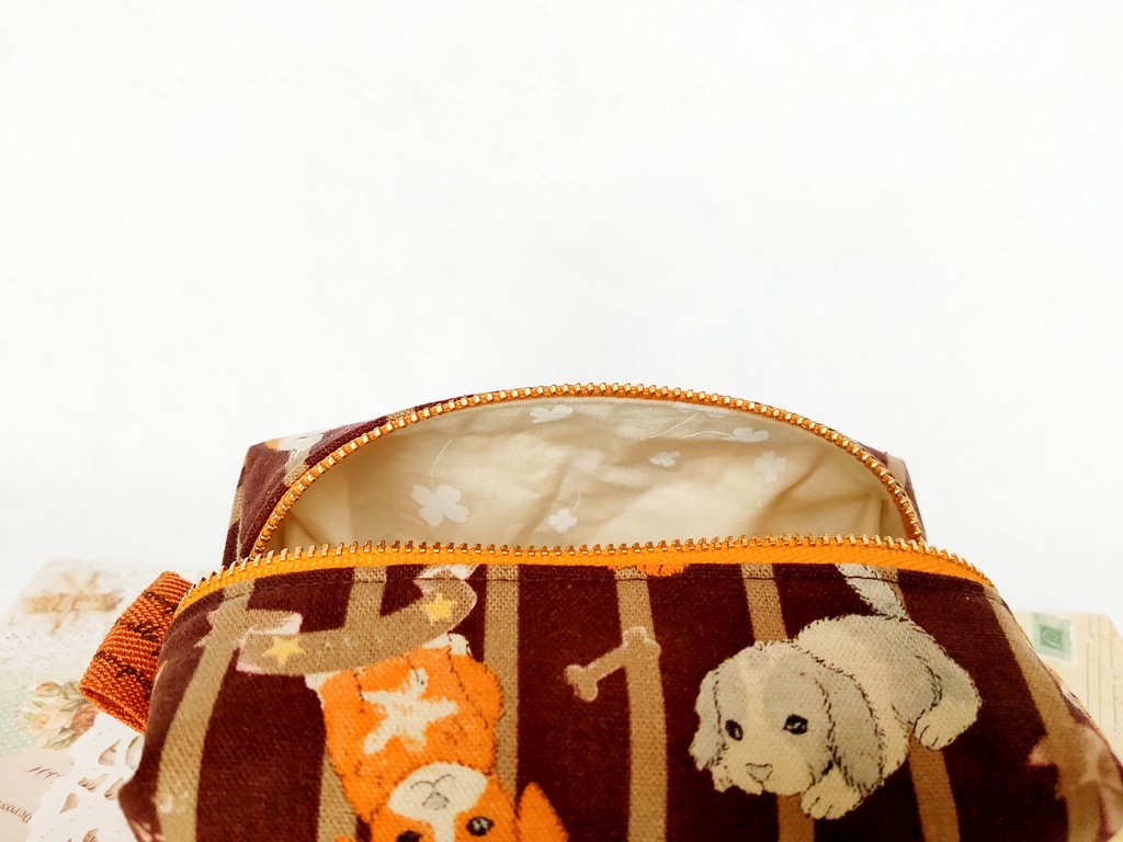 子犬のキャラメルポーチ