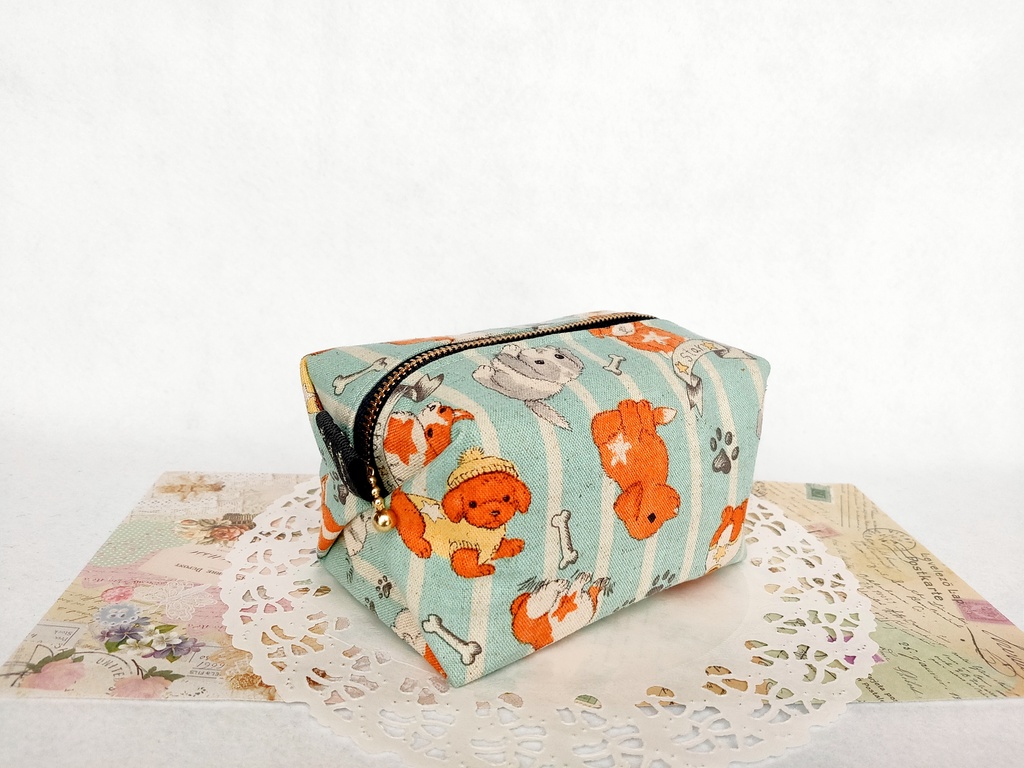 子犬のキャラメルポーチ