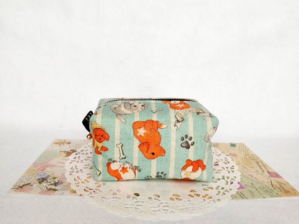 子犬のキャラメルポーチ