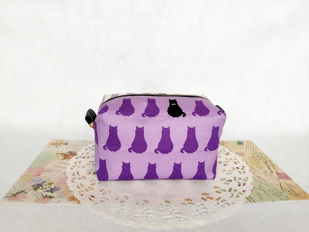 バイオレット猫のキャラメルポーチ