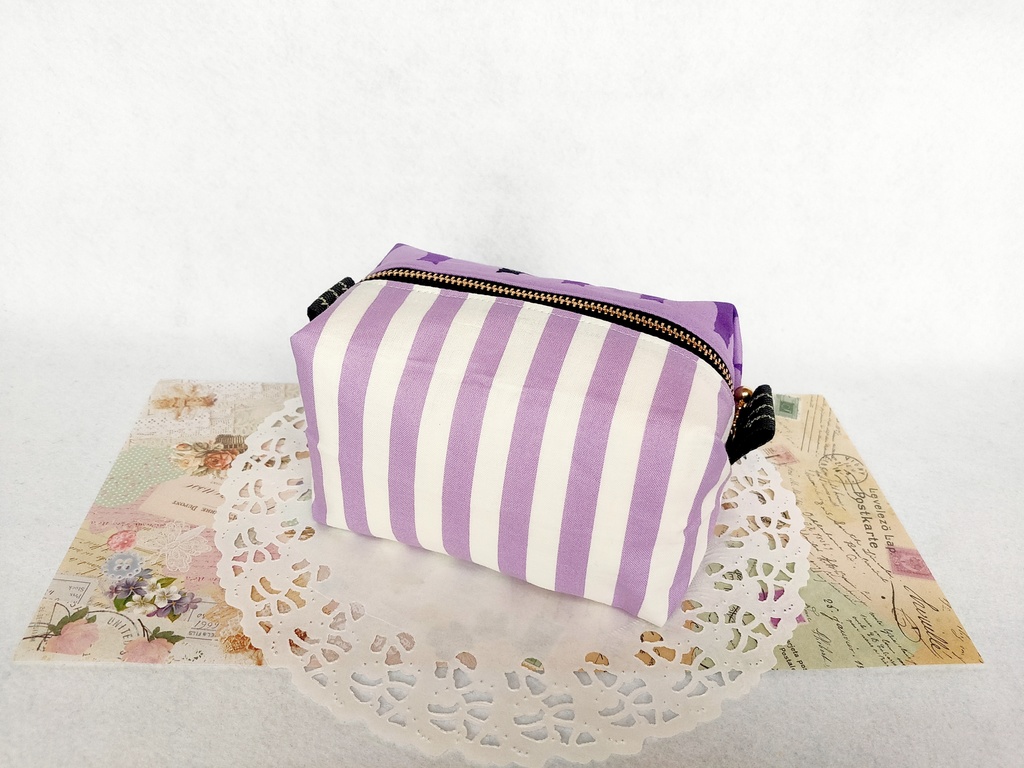 バイオレット猫のキャラメルポーチ