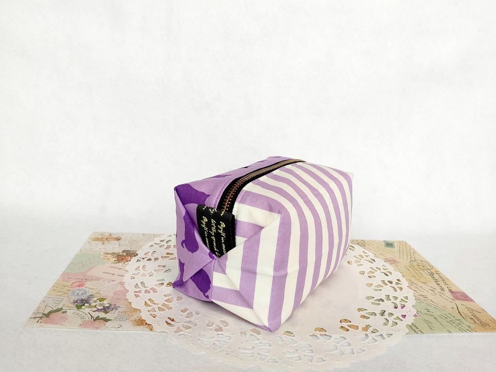 バイオレット猫のキャラメルポーチ