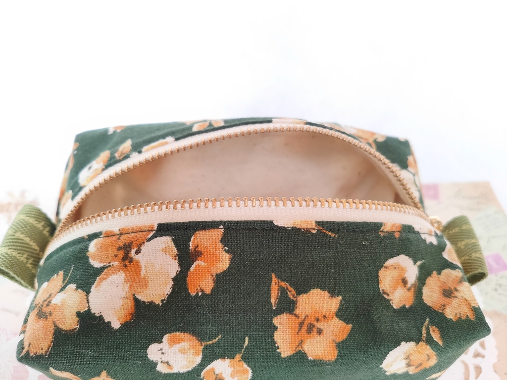 キャラメルポーチ(深翠花柄)