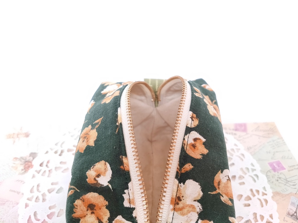 キャラメルポーチ(深翠花柄)