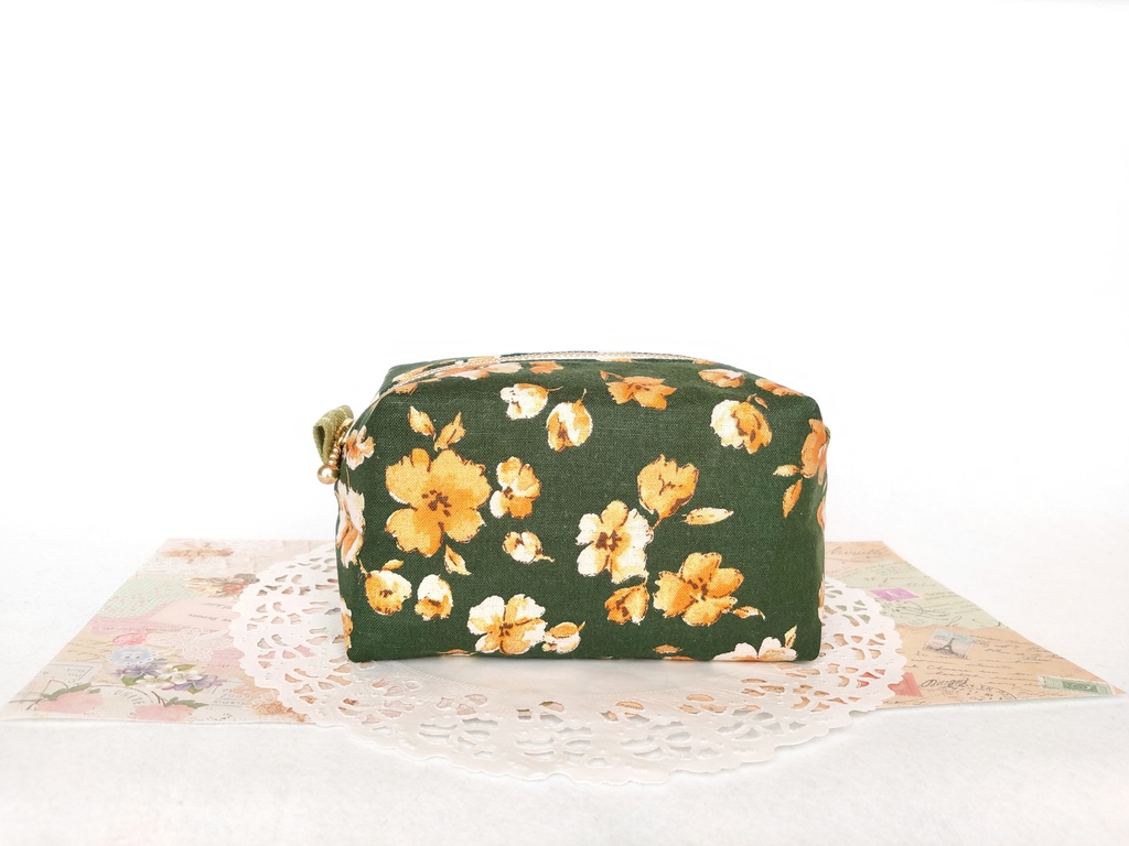 キャラメルポーチ(深翠花柄)