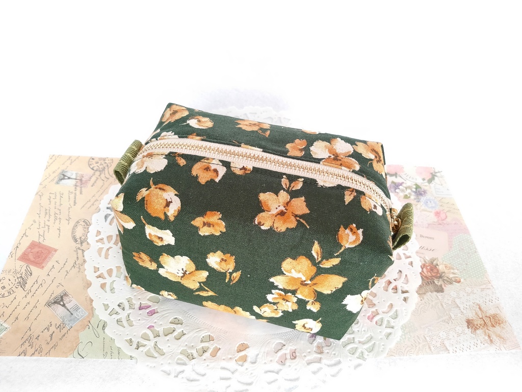 キャラメルポーチ(深翠花柄)