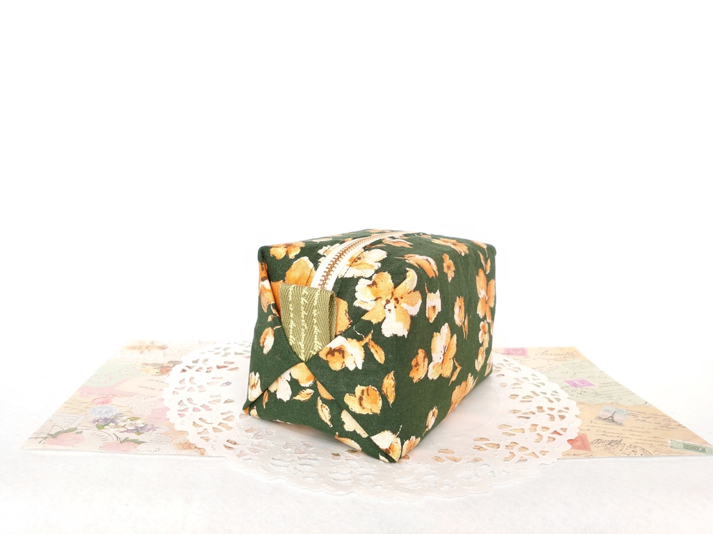 キャラメルポーチ(深翠花柄)