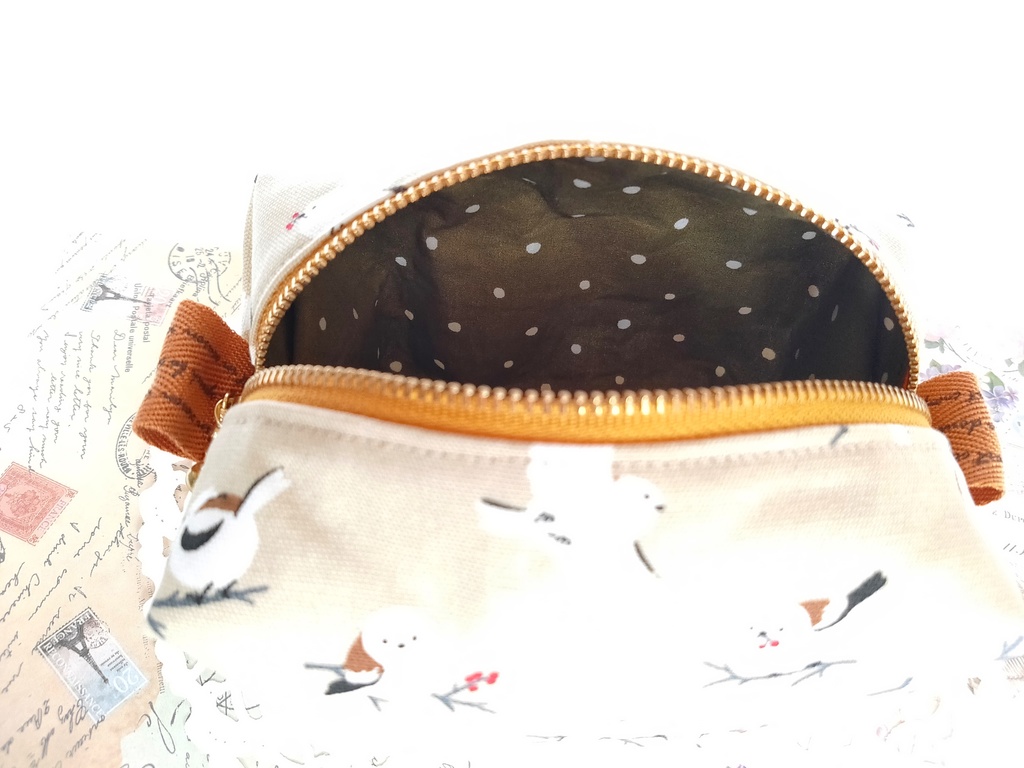 シマエナガのキャラメルポーチ