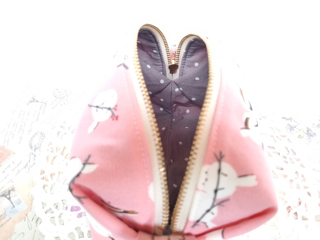 シマエナガのキャラメルポーチ