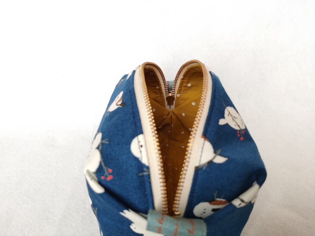 シマエナガのキャラメルポーチ