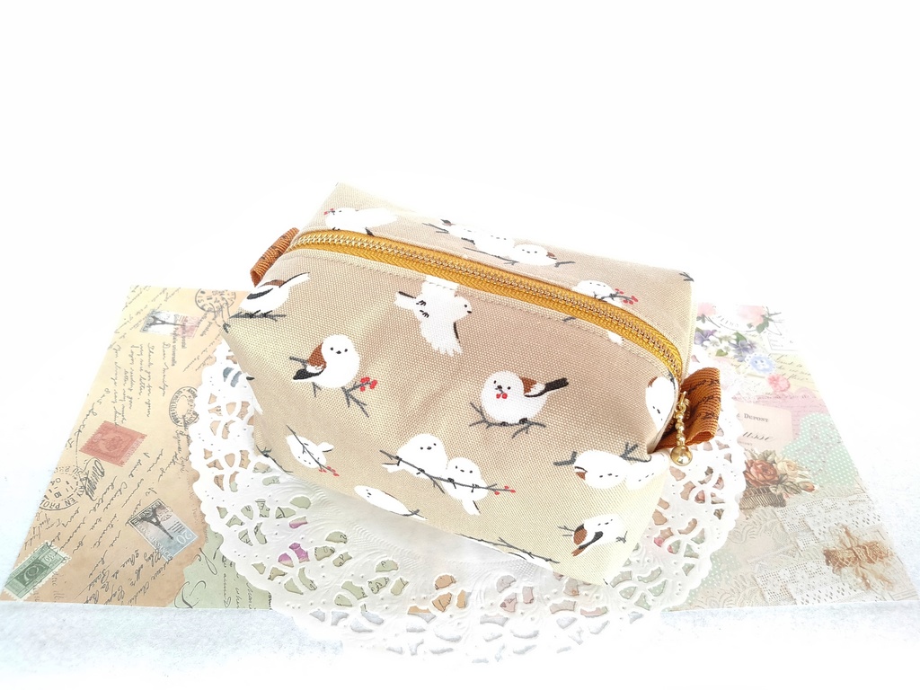 シマエナガのキャラメルポーチ