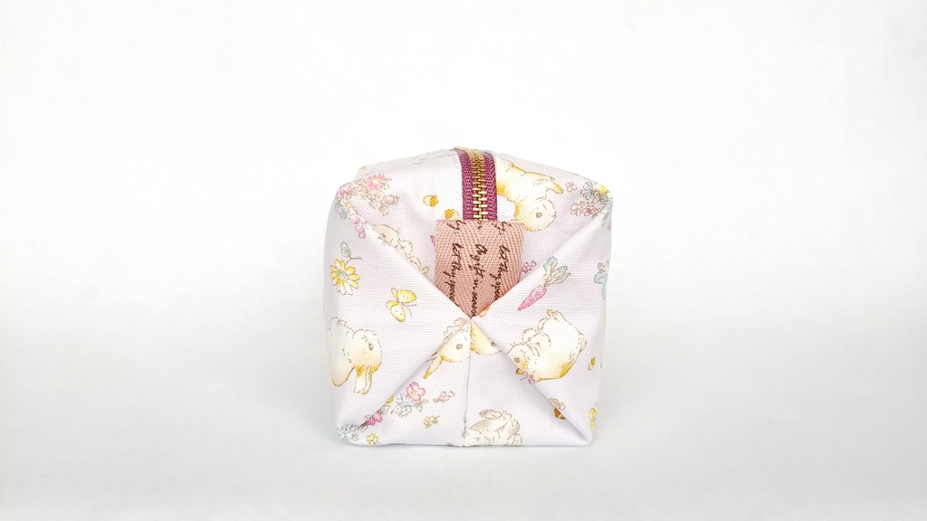 キャラメルポーチ(うさぎとお花)