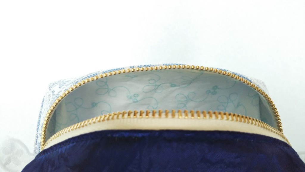 薔薇とレースのキラキラ☆キャラメルポーチ