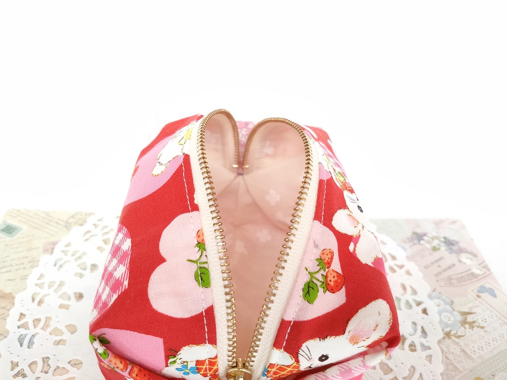 キャラメルポーチ(レトロ可愛いウサちゃん・ハート)