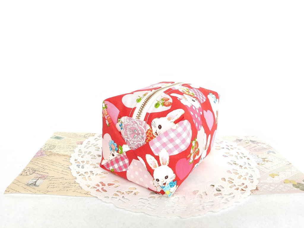 キャラメルポーチ(レトロ可愛いウサちゃん・ハート)