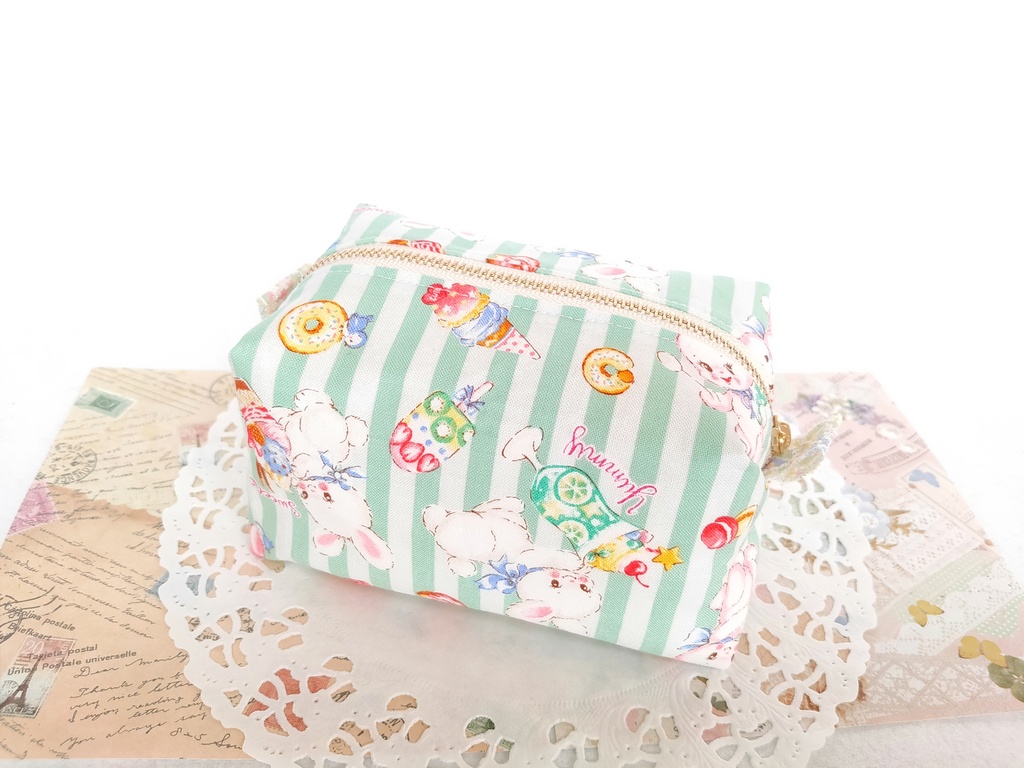 キャラメルポーチ(レトロ可愛いウサちゃん・ストライプ)