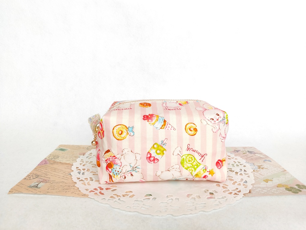 キャラメルポーチ(レトロ可愛いウサちゃん・ストライプ)