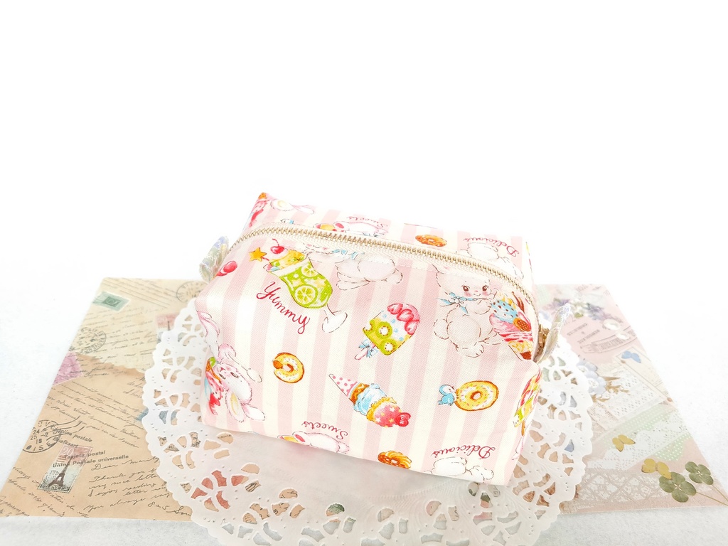 キャラメルポーチ(レトロ可愛いウサちゃん・ストライプ)