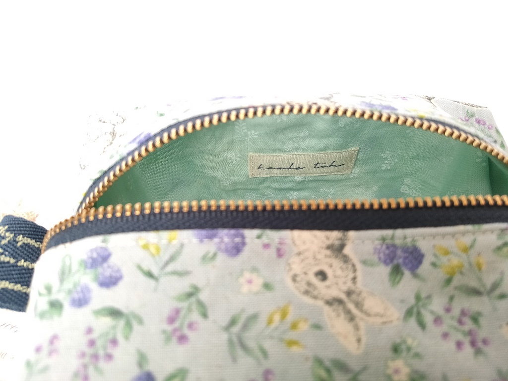 キャラメルポーチ(うさぎとラズベリー・ブルーグレー)