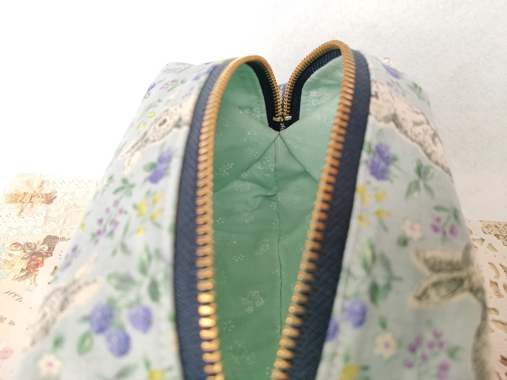 キャラメルポーチ(うさぎとラズベリー・ブルーグレー)